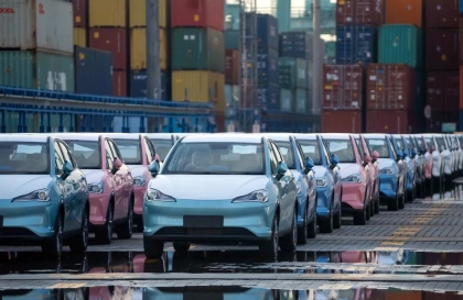 Xe Xanh: Cung vượt xa Cầu - Ô tô Trung Quốc tắc nghẽn tại cảng châu Âu 